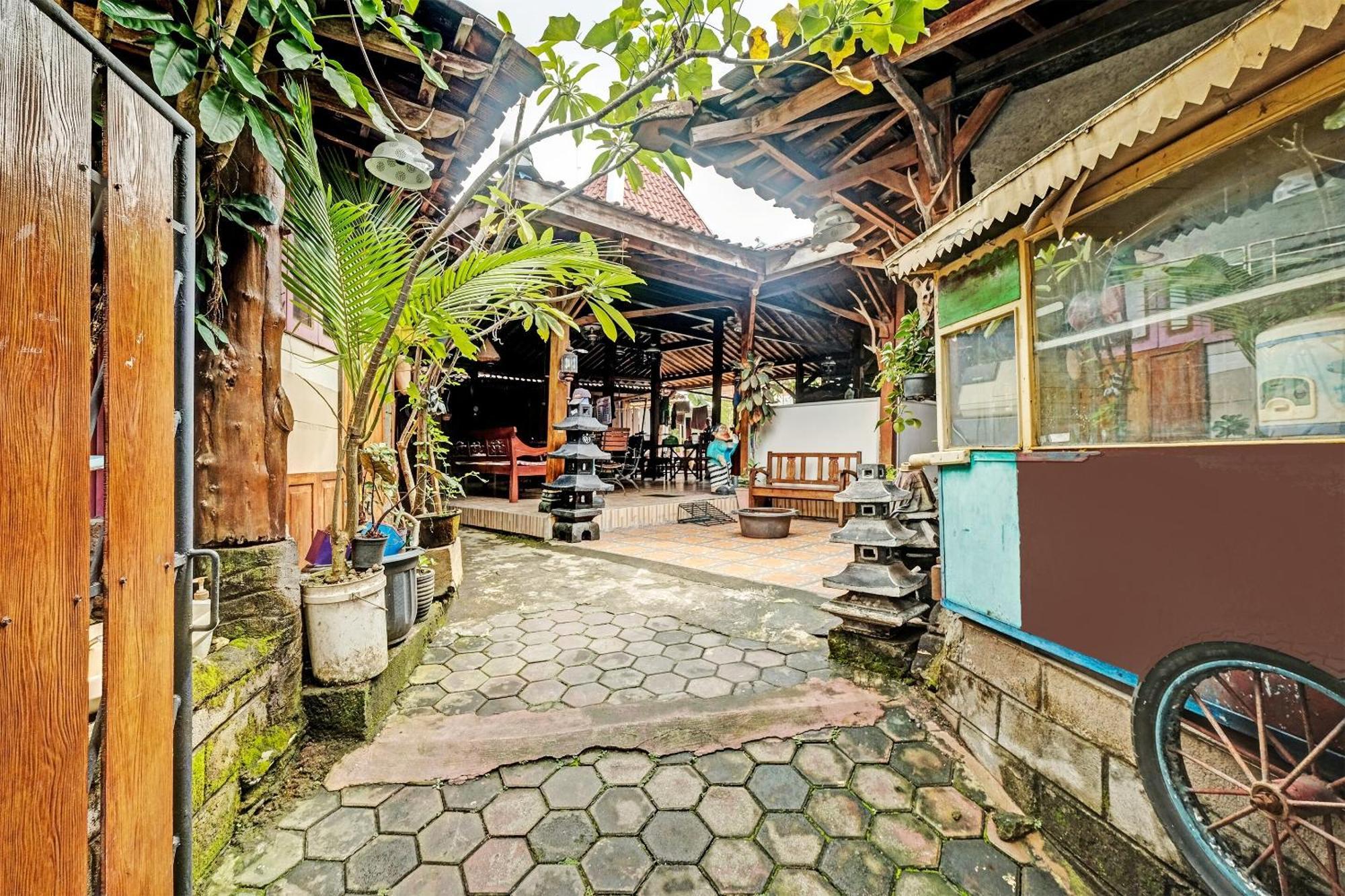 Spot On 91916 Joglo Doyong Homestay Syariah Yogyakarta Exteriör bild