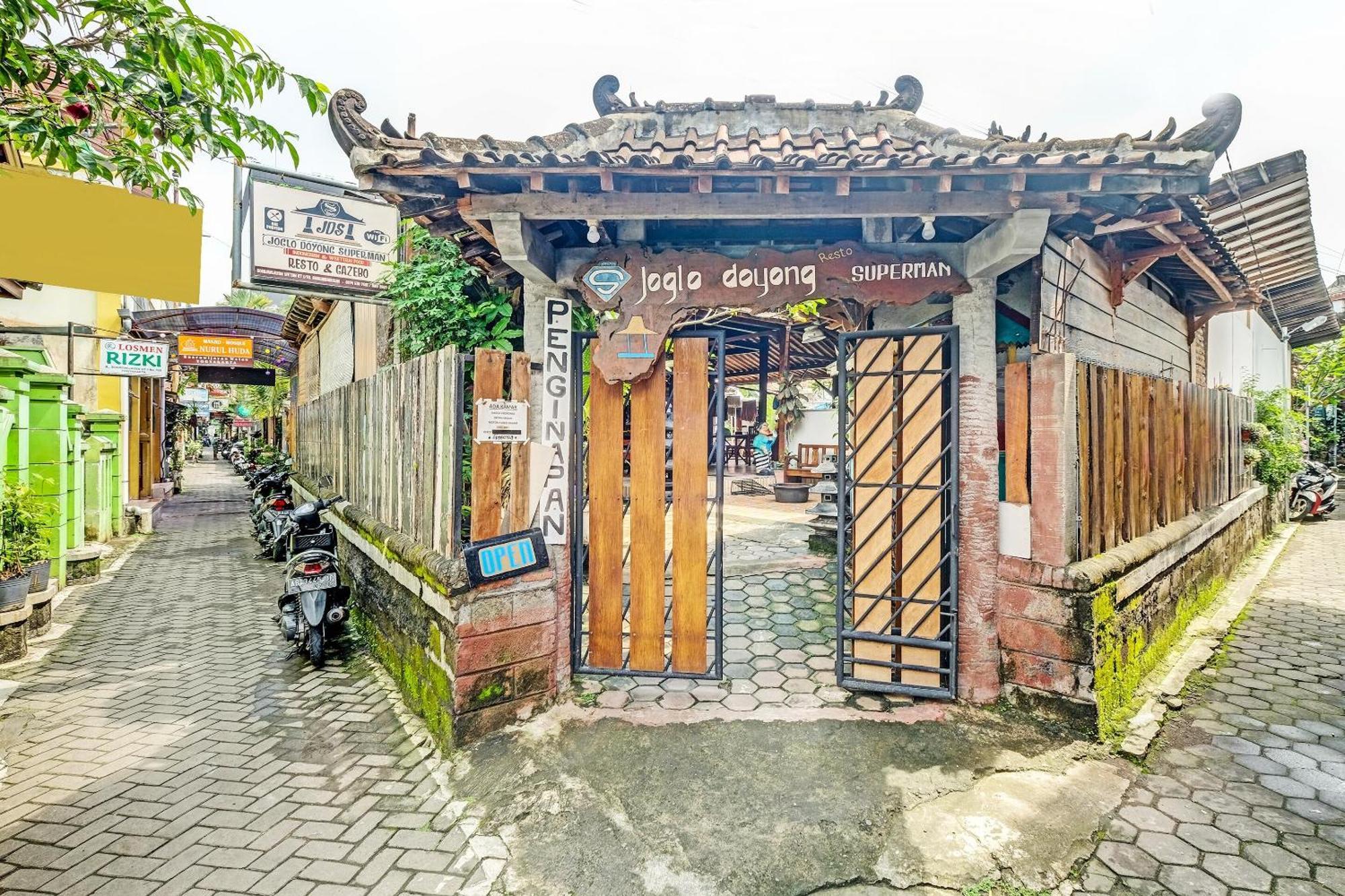Spot On 91916 Joglo Doyong Homestay Syariah Yogyakarta Exteriör bild